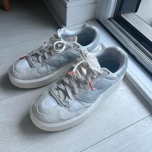 New Balance CT302 Limited Edition Sneakers 🤍💙